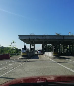 10 minutes to the Gelanigama Highway Interchange